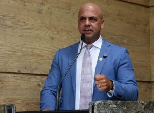 Anderson Correia propõe multa de até R$ 50 mil para quem praticar zoofilia em Caruaru