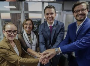 Felipe Carreras leva presidente do FNDE a Lajedo e Jupi para inauguração de escolas