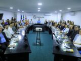 Rodrigo Pinheiro mostra avanços de projetos do município em encontro com executivos