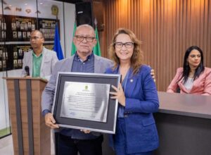 Câmara de Machados concede título de cidadania à deputada Débora Almeida