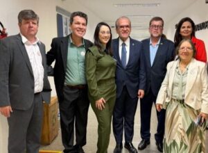 Fernando Dueire relata projeto que cria novo piso nacional para médicos e dentistas