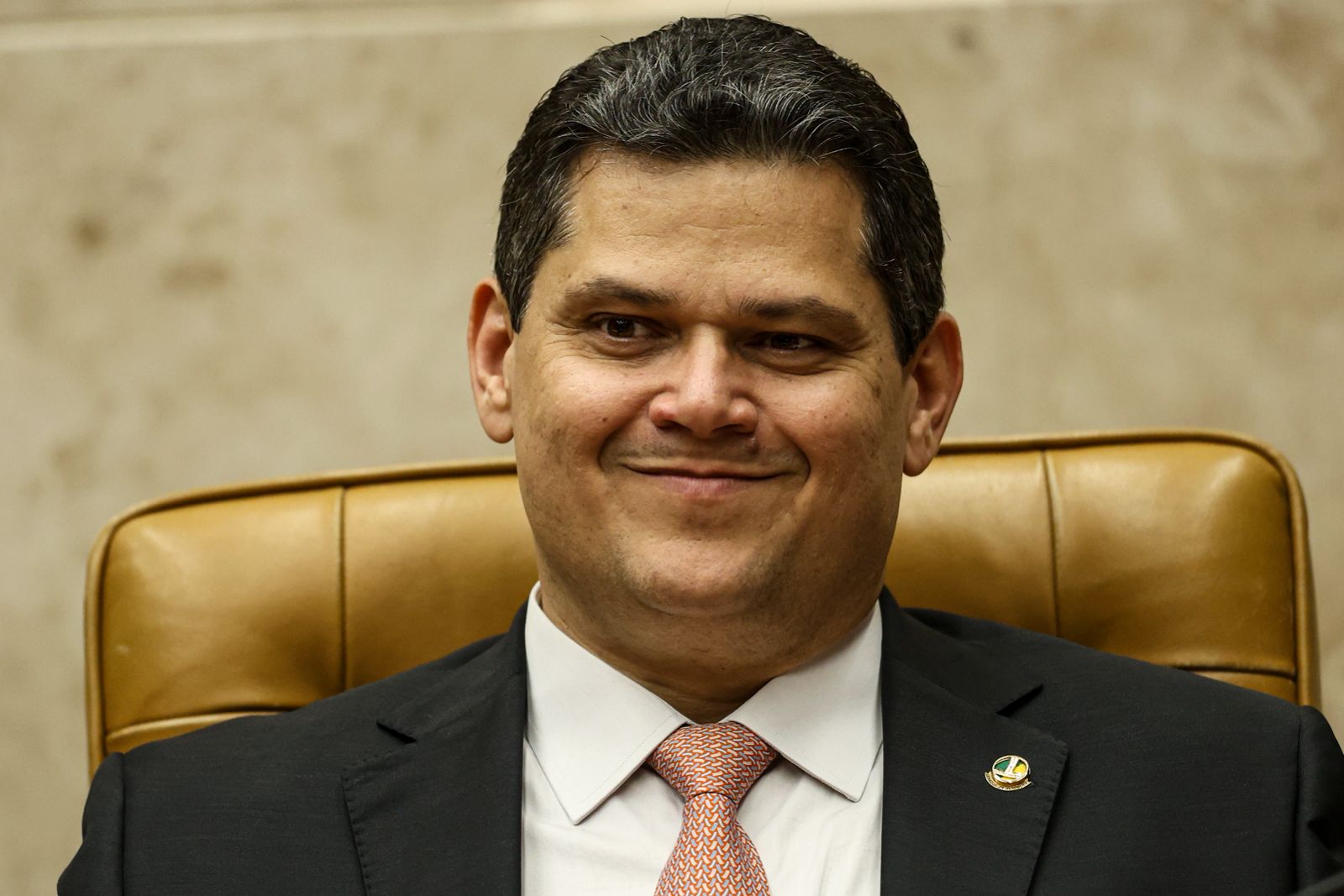 Senado deve discutir PEC do fim da escala 6×1 nas comissões antes de votação