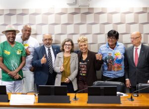 Projeto de Teresa Leitão contra discriminação nas escolas avança no Senado