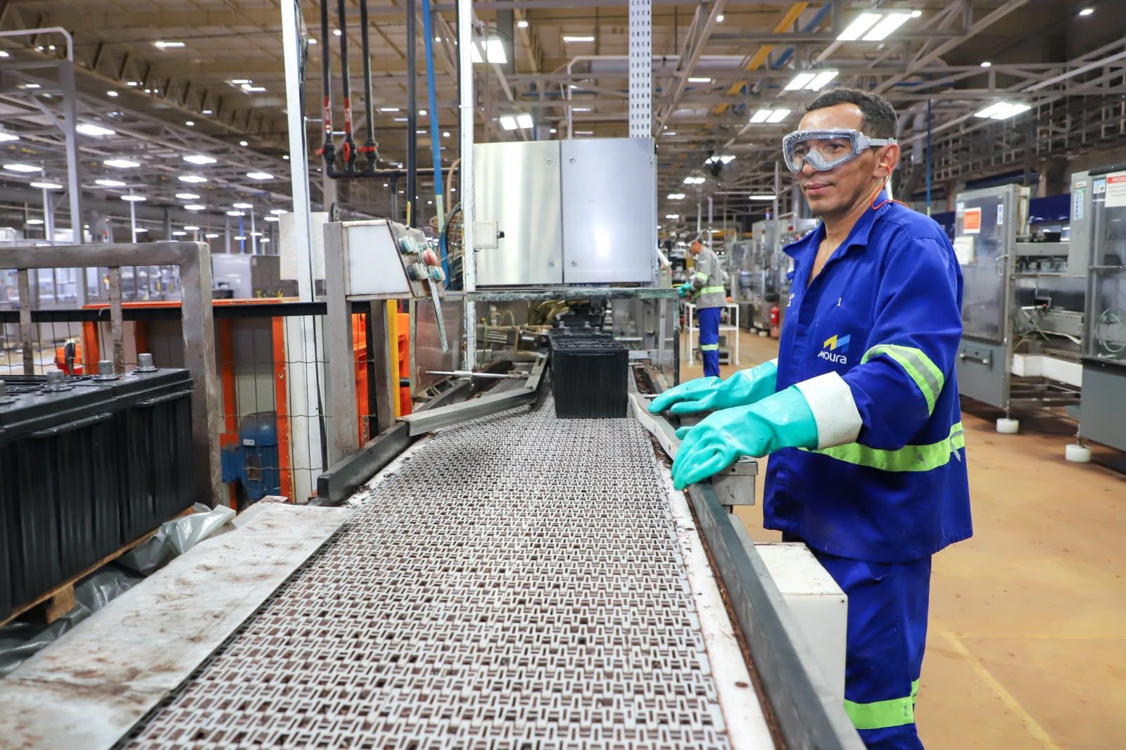 Produção industrial brasileira cresce 0,7% em abril e completa quatro meses de alta