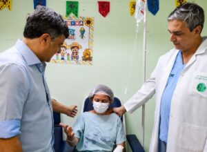 Eduardo da Fonte acompanha marco de 150 cirurgias HIPEC pelo SUS