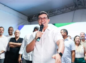 Recife entrega títulos de propriedade na Várzea e regulariza 359 imóveis