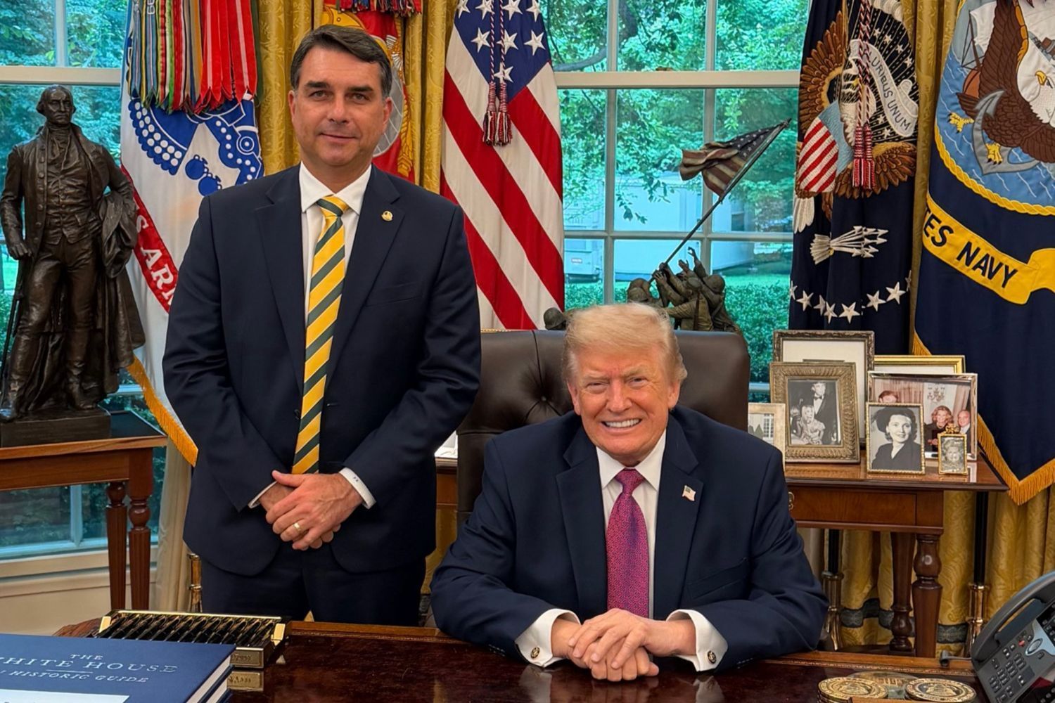 Uma semana após encontro com Flávio Bolsonaro, Trump propõe novo “tarifaço” ao Brasil
