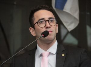 Thiago Medina sinaliza distanciamento de Flávio Bolsonaro