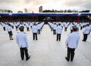 Raquel Lyra comanda formatura de 182 novos oficiais da Polícia Militar 