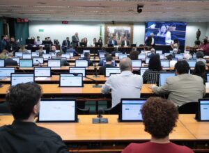 CCJ da Câmara aprova PEC que reduz maioridade penal para 16 anos