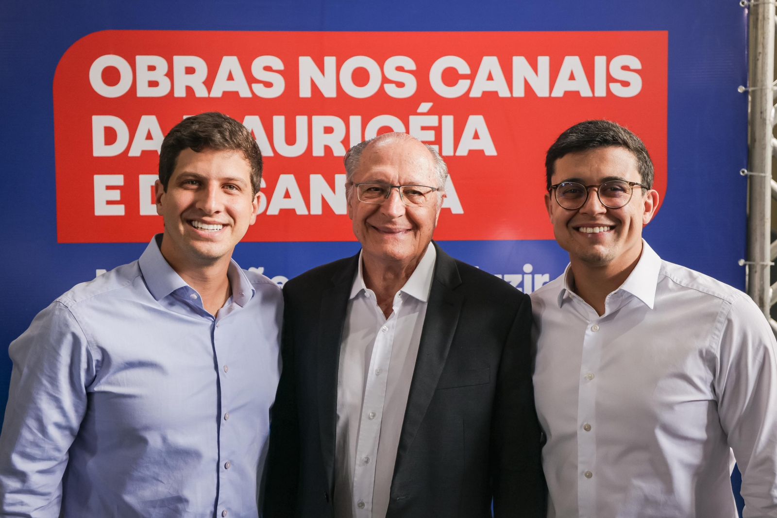 João Campos acompanha Geraldo Alckmin em agendas no Recife e em Suape 