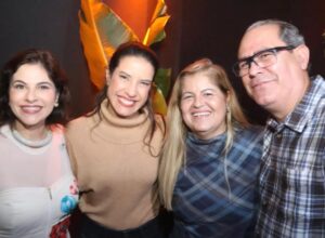 Mano e Andréa Medeiros acompanham Raquel Lyra no São João de Gravatá 
