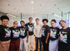 João Campos promete ampliar programa Embarque Digital para todo o estado