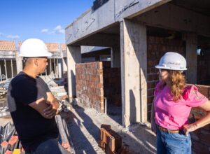 Débora Almeida vistoria obras da Adagro e de nova creche em São Bento do Una
