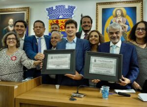 Humberto Costa reafirma compromisso com Olinda ao receber título de cidadão