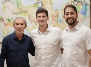João Campos recebe apoio de ex-prefeito de Camaragibe
