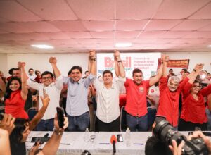 Federação Brasil da Esperança homologa apoio a João Campos