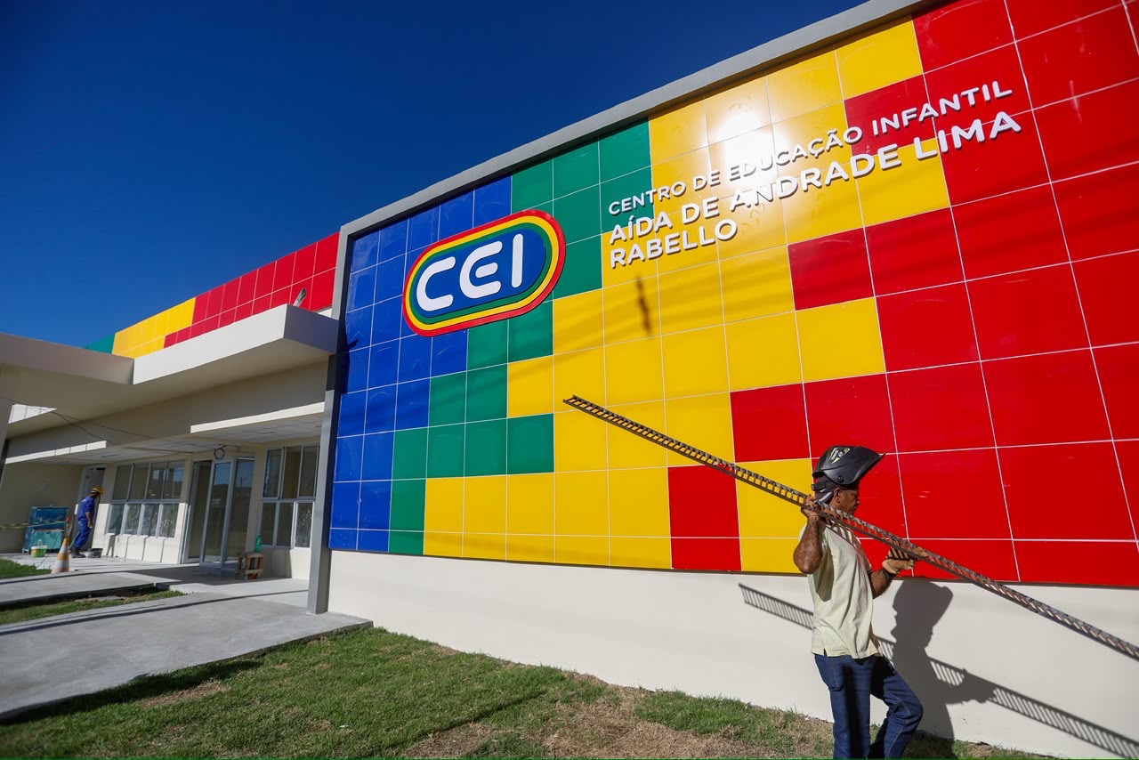 Governo de Pernambuco avança com obras de creches e segurança no Sertão -  Blog Cenário