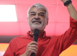 Nome de Humberto Costa ao Senado é oficializado em convenção