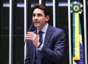 Silvio Costa Filho destaca aprovação de projeto que fortalece combate ao feminicídio