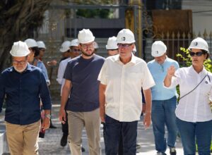 Álvaro Porto vistoria fase final das obras do Museu Palácio Joaquim Nabuco