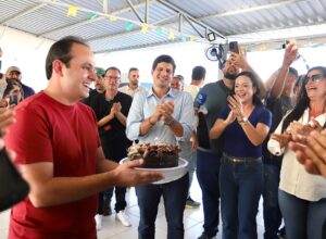 Breno Araújo celebra aniversário em agendas ao lado de Márcia Conrado e João Campos