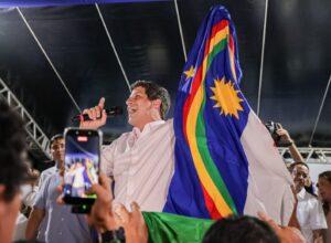 Em Vitória, João Campos participa de ato político e critica Governo do Estado 