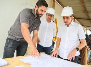 Silvio Costa Filho acompanha obras de infraestrutura e educação em Panelas 