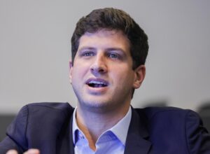 Promotora pede anulação de título de cidadão a João Campos em Camaragibe