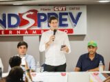 João Campos assina carta-compromisso com motoristas e entregadores por aplicativo