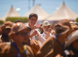 Humberto participa da Missa do Vaqueiro e enaltece tradição e resistência da cultura nordestina