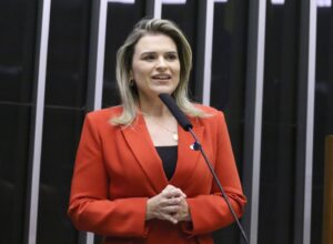 Quaest consolida Marília Arraes na dianteira na corrida pelo Senado