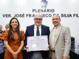 Augusto Coutinho recebe título de cidadão de Araçoiaba