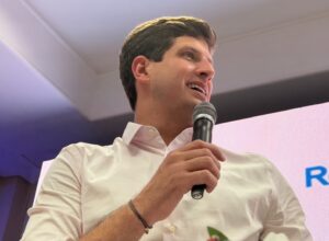 “A pesquisa mais importante é a das ruas”, avalia João Campos sobre Simplex
