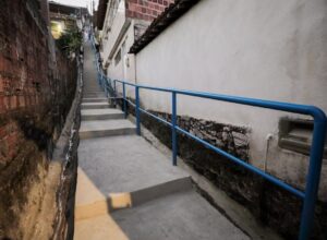 Victor Marques entrega escadaria requalificada no bairro de Nova Descoberta