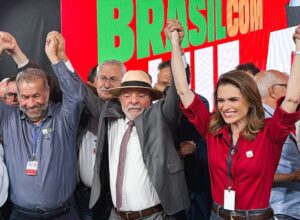 Marília Arraes participa da convenção nacional do PDT ao lado de Lula