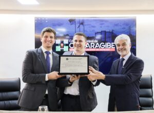 João Campos recebe Título de Cidadão de Camaragibe e reforça pautas para o estado