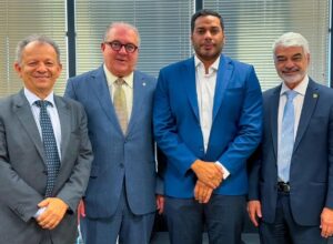 Humberto Costa vai ao TCU em defesa da retomada da Transnordestina