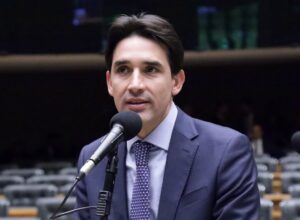 Silvio Costa Filho vota pela redução de impostos sobre combustíveis