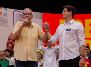 Álvaro Porto intensifica críticas a Raquel Lyra durante convenção 
