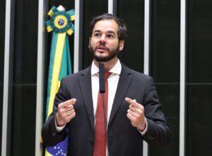 Túlio Gadêlha articula votação do fim da escala 6×1 com Omar Aziz