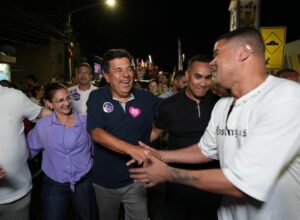 Mendonça prestigia Raquel Lyra em ato de campanha em Paulista