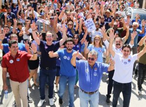 Silvio Costa Filho e Dannilo Godoy participam de caminhada em Terezinha