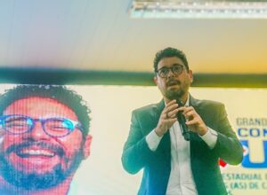 Ivan Moraes apresenta propostas para Pernambuco em sabatina da UVP