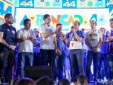 Ao lado de Raquel e dos Coelho, Mendonça inicia campanha em Petrolina