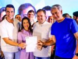 Anderson Luiz inicia campanha com adesivaço ao lado de Raquel Lyra