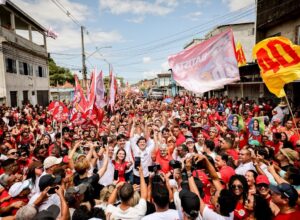 João Campos reúne 15 mil pessoas em caminhada no Cabo de Santo Agostinho