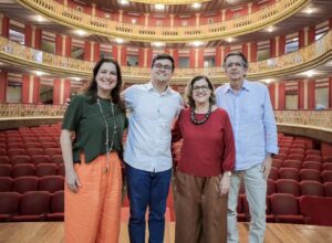 Teatro de Santa Isabel recebe requalificação na tapeçaria e estofados
