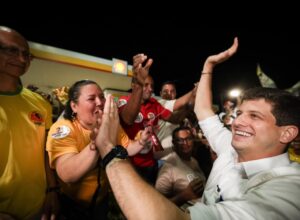 João Campos reúne apoiadores em Timbaúba e apresenta propostas
