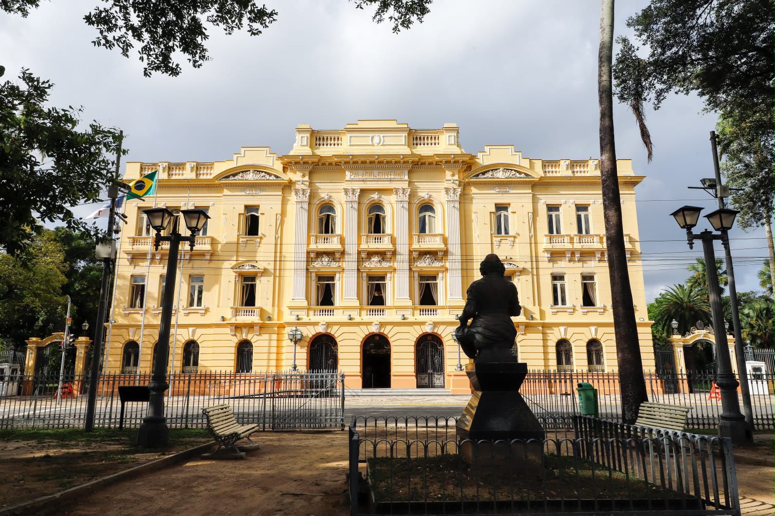Encontro no Palácio do Campo das Princesas levanta especulações